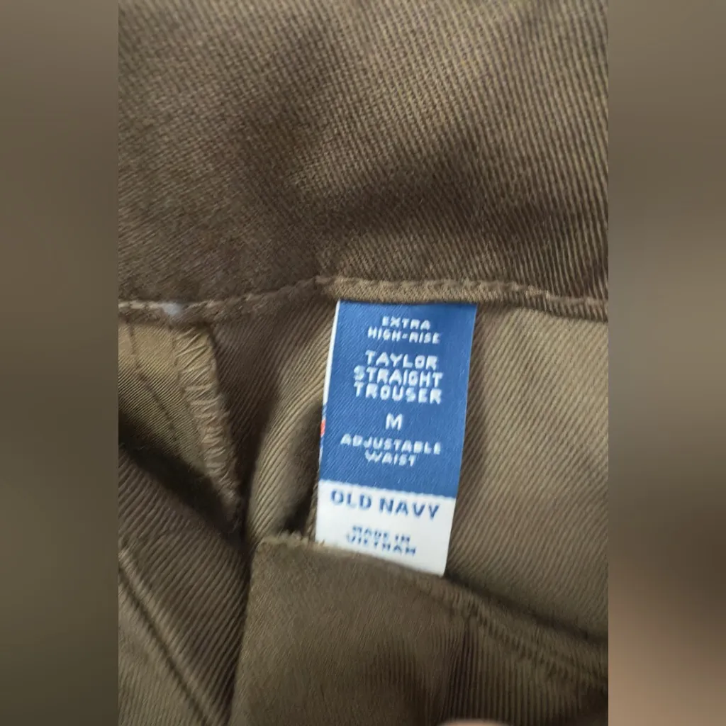 Old Navy  women’s Dark Brown Cargo Pants - Image 2