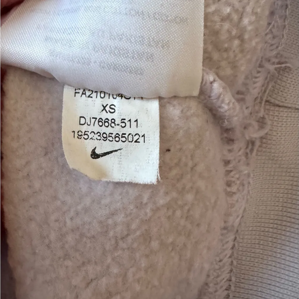 Nike Center Swoosh (embroidered) Size XS (unisex) in light lavender - Image 5