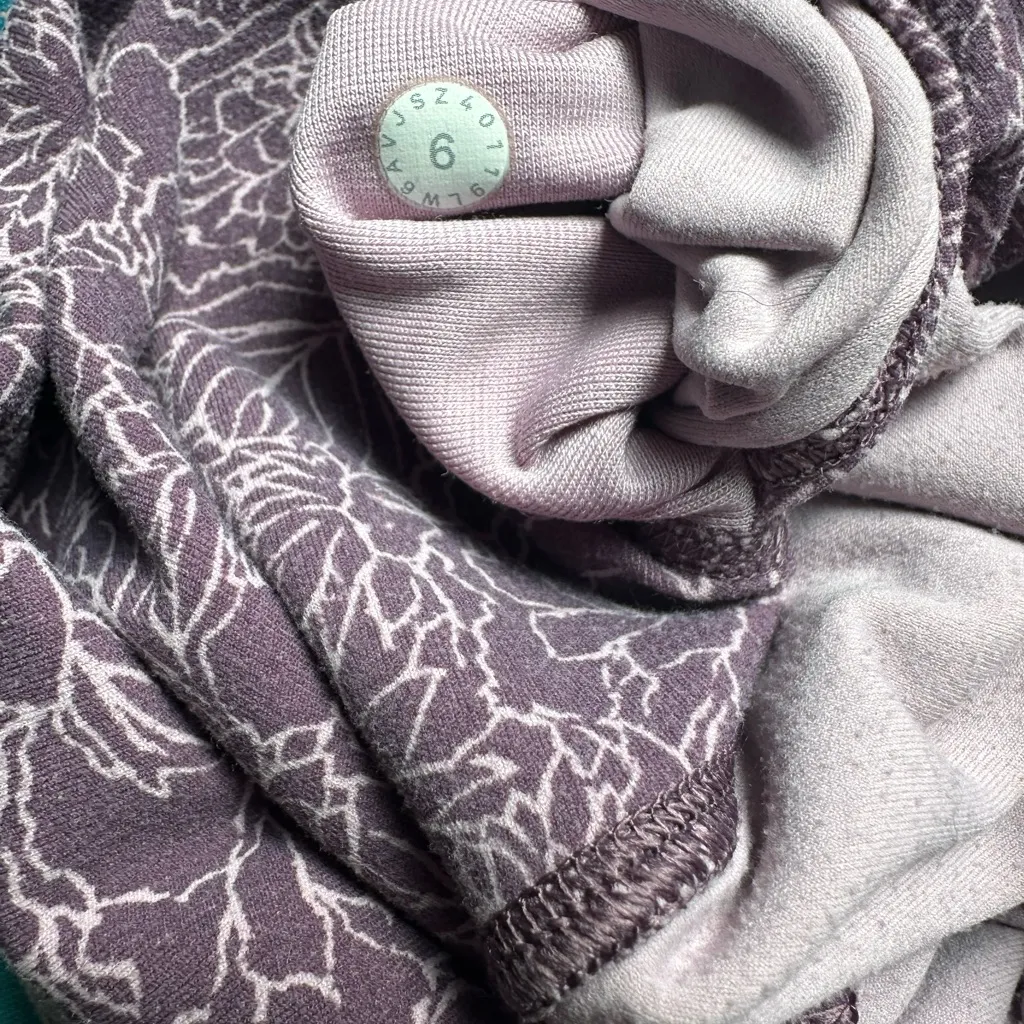 💜Lululemon Align Crop Purple Floral Patterned Leggings - Image 9