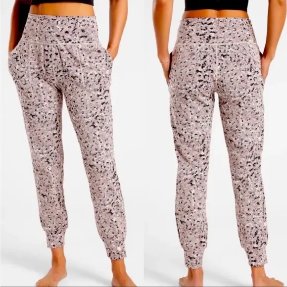 Athleta Salutation Textured Joggers Small - Image 2