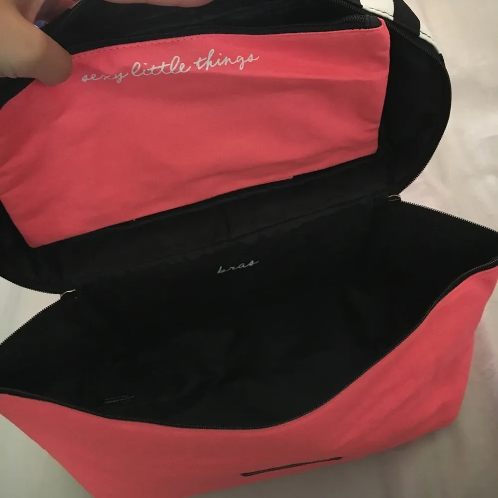 Victoria secret travel bag - Image 3