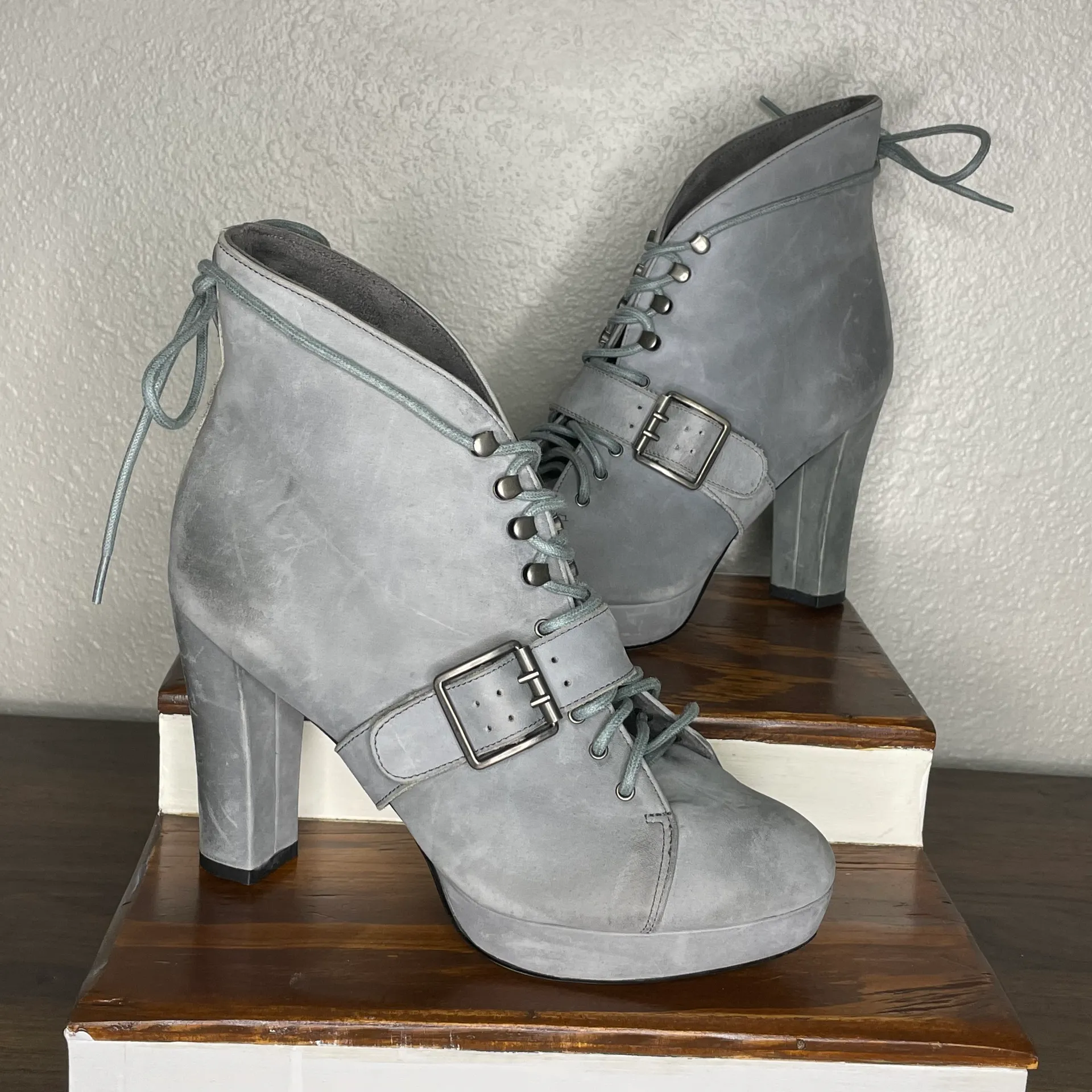 Women's Gray Under Construction Lace Up Ankle Boot Size 6.5 - Image 2