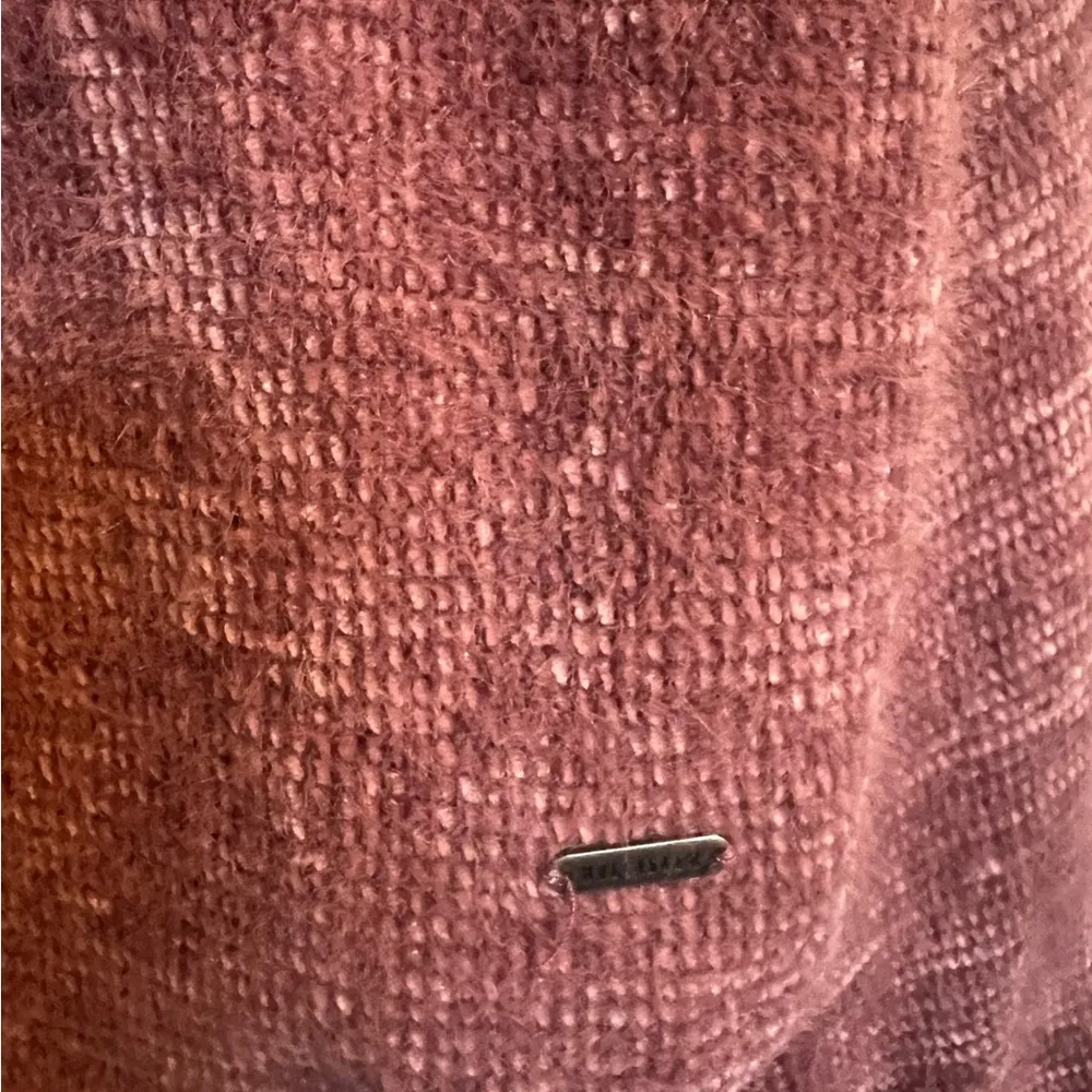 Pink cashmere look Hollister pink long sleeve cropped sweater size small - Image 5