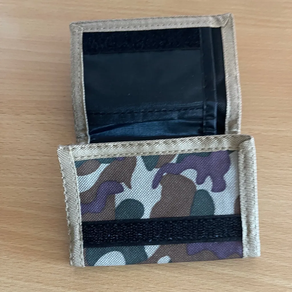 NWT Camouflage Canvas Compact Wallet Green - Image 4