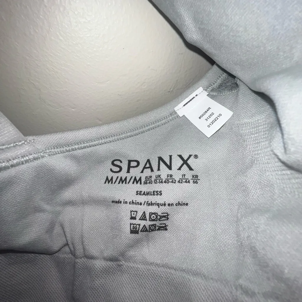 Spanx Seamless Sculpt Medium Impact Sports Bra in spacedye cloudy grey - Image 8