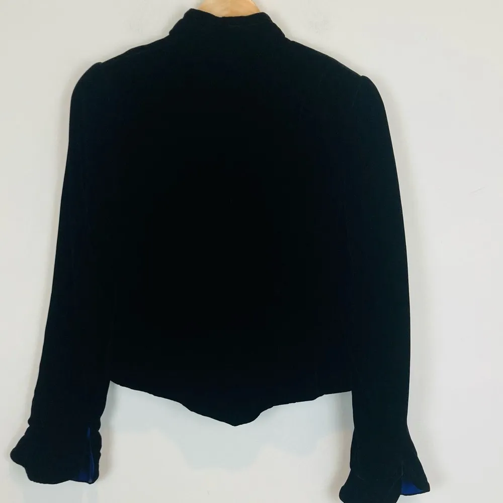 Carmen Marc Valvo collection silk velvet blazer w/ ruffle detail purple lining. - Image 6