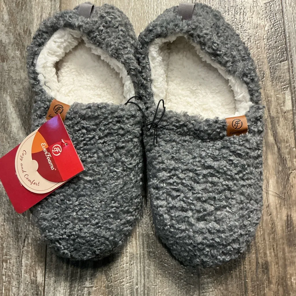 Cozy Gray Women’s Slippers Size 8.5 - Image 11
