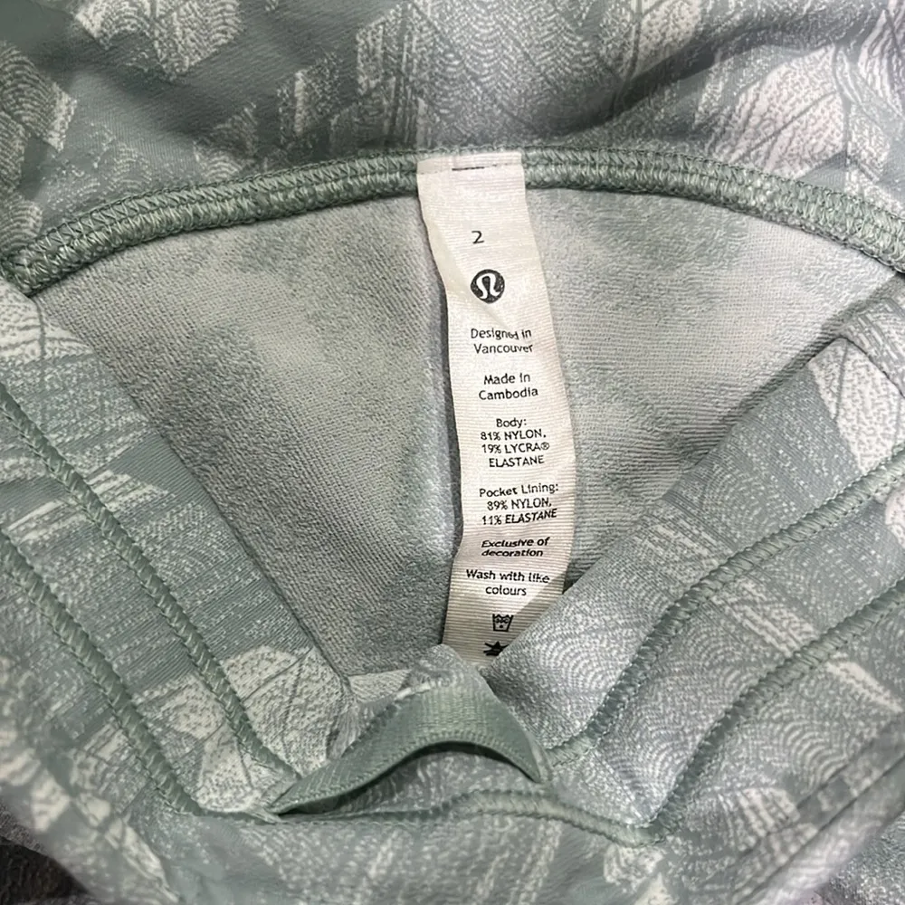 Lululemon Swift Speed High Rise Shorts Reverberate Chevron Silver Blue Sz 2 - Image 9