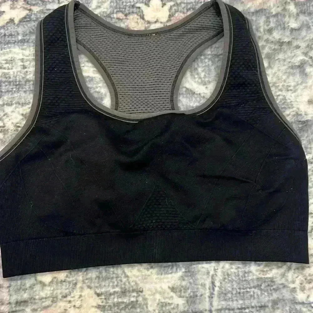 Women’s size small/ medium sports bra bundle. In good condition! - Image 11