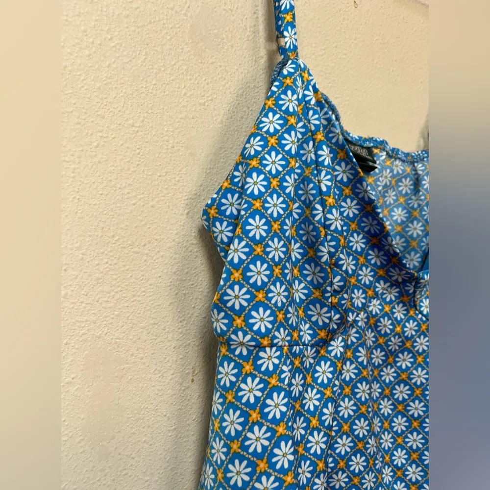 Wild Fable Pastel Blue Floral Cropped Hankerchief Tank Top Size Medium - Image 4