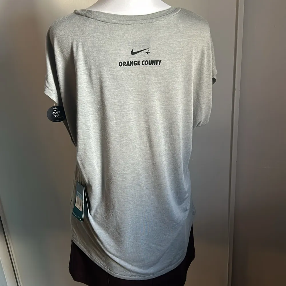 New Nike Women’s Oversized Boxy Club Dri-Fit Graphic Logo Athletic Tee - Image 4
