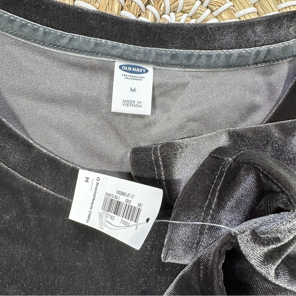 NWT Old Navy Velvet Velour Shortsleeve Shirt Top Relaxed in Metal Residue Gray M - Image 9