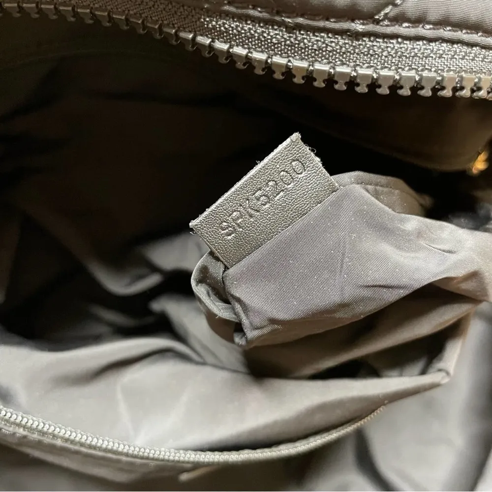 Marc Jacobs Women's Black Quilted Two-Way Zip Top The Weekender Medium Bag sz OS - Image 6