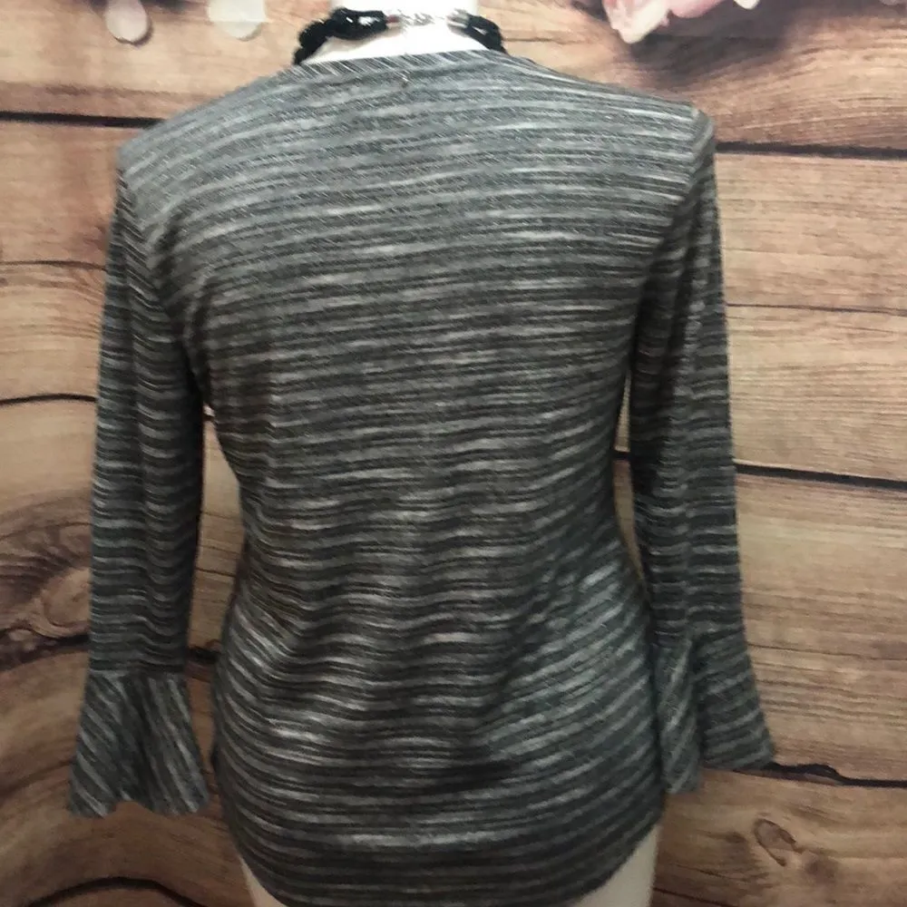 Liz Claiborne bell sleeve silver and black top - Image 5