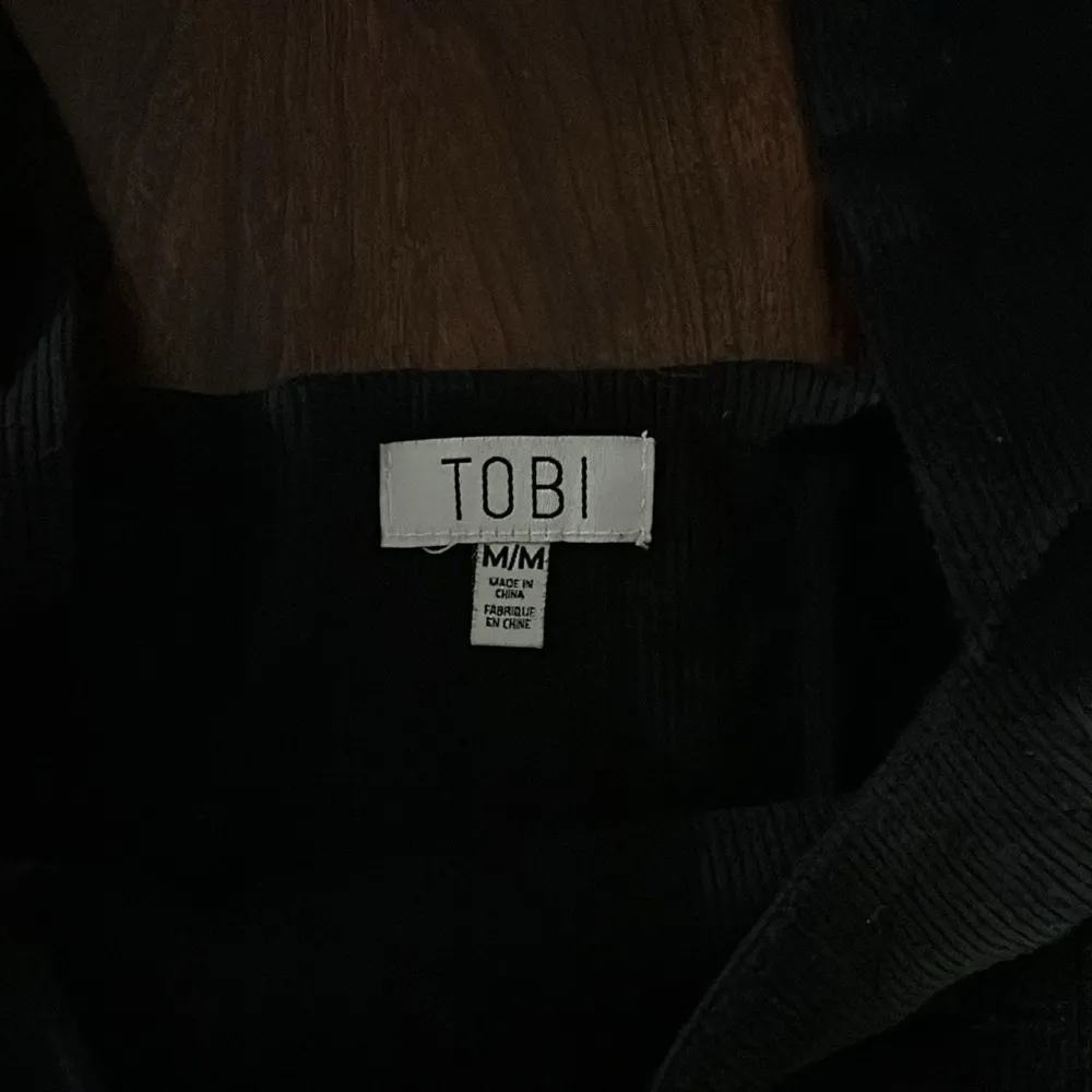 Tobi Cropped Square Neck Black Tank Top - Image 2