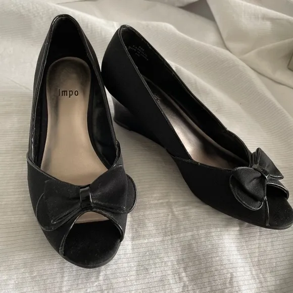Black patent leather and fabric wedged open toe shoes - Image 1