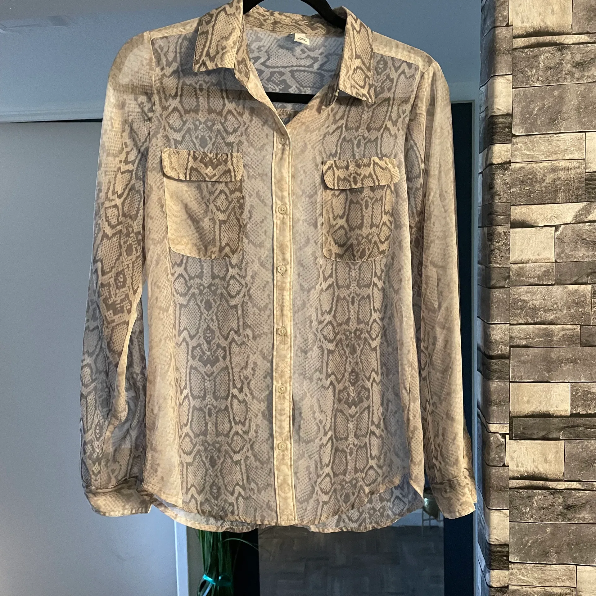 Old Navy snake print button up blouse - Image 5