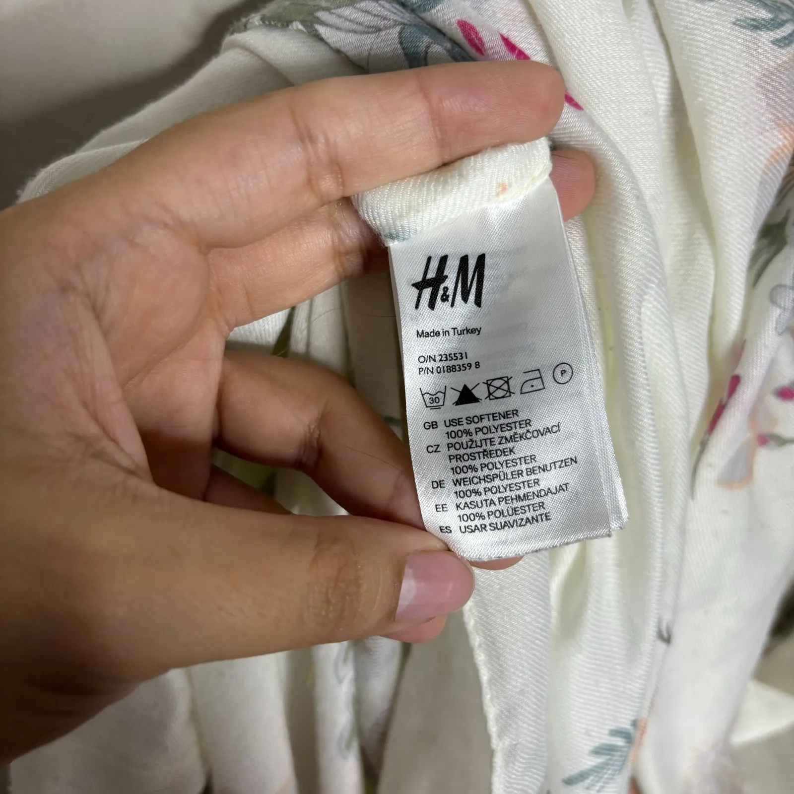 H&M White Floral Scarf - Image 4