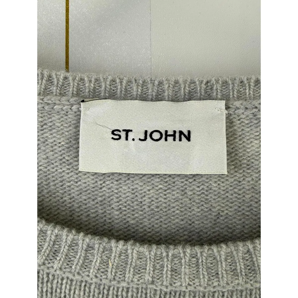 St. John Gray Cashmere and Wool Blend Cropped Crew Sweater - Size - Medium - Image 5