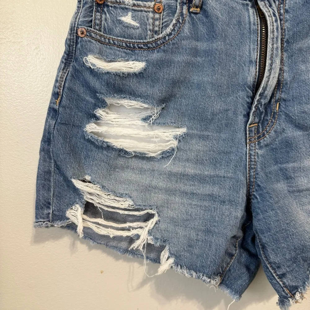 American Eagle Medium Wash High Waisted 90s Boyfriend Short Distressed Size 4 - Image 2