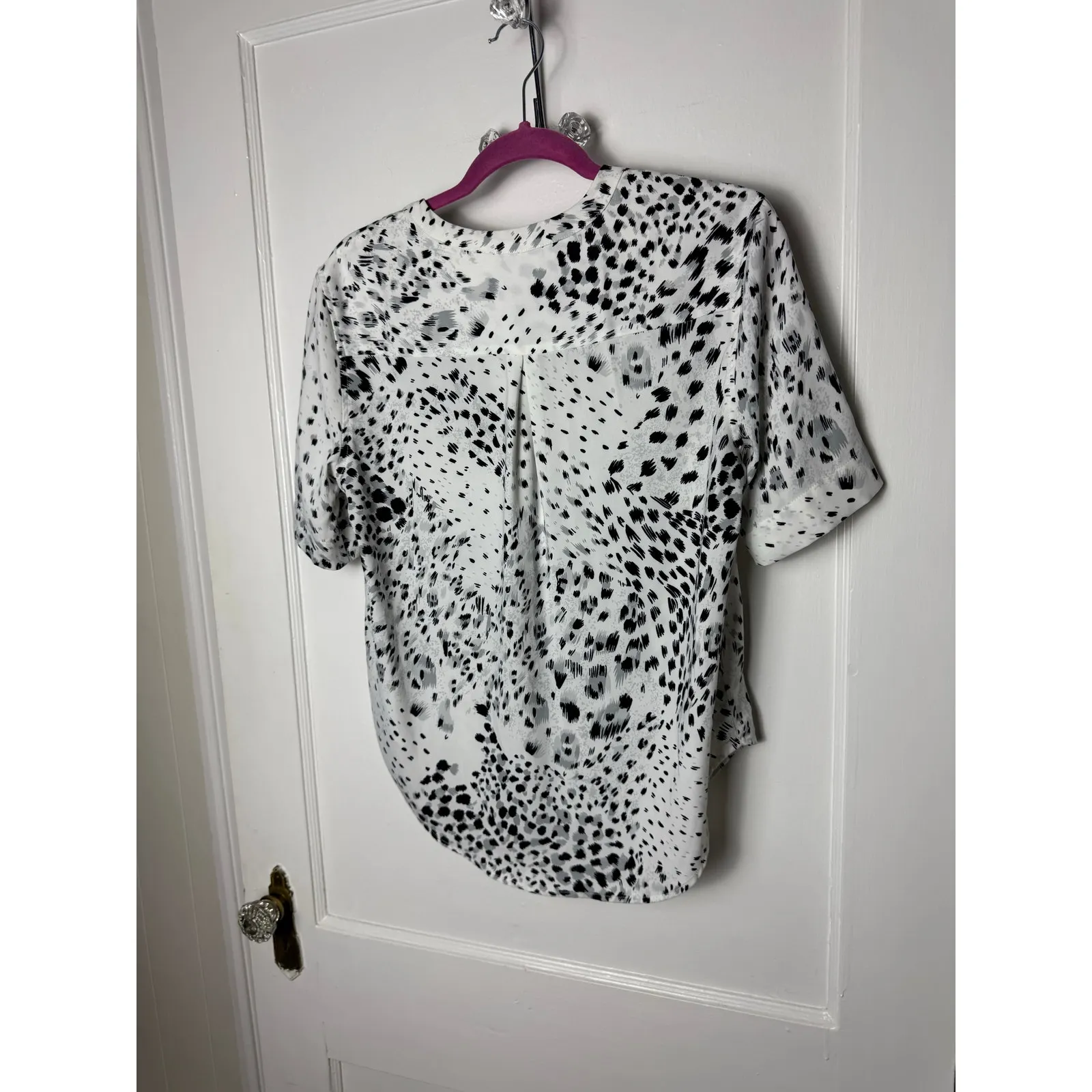 Eliane Rose  Black White Leopard Print Short Sleeve Button Down Blouse Small - Image 4