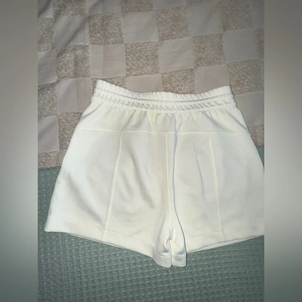 Lululemon Softstreme High-Rise Short 4"
White Opal size 6 - Image 6