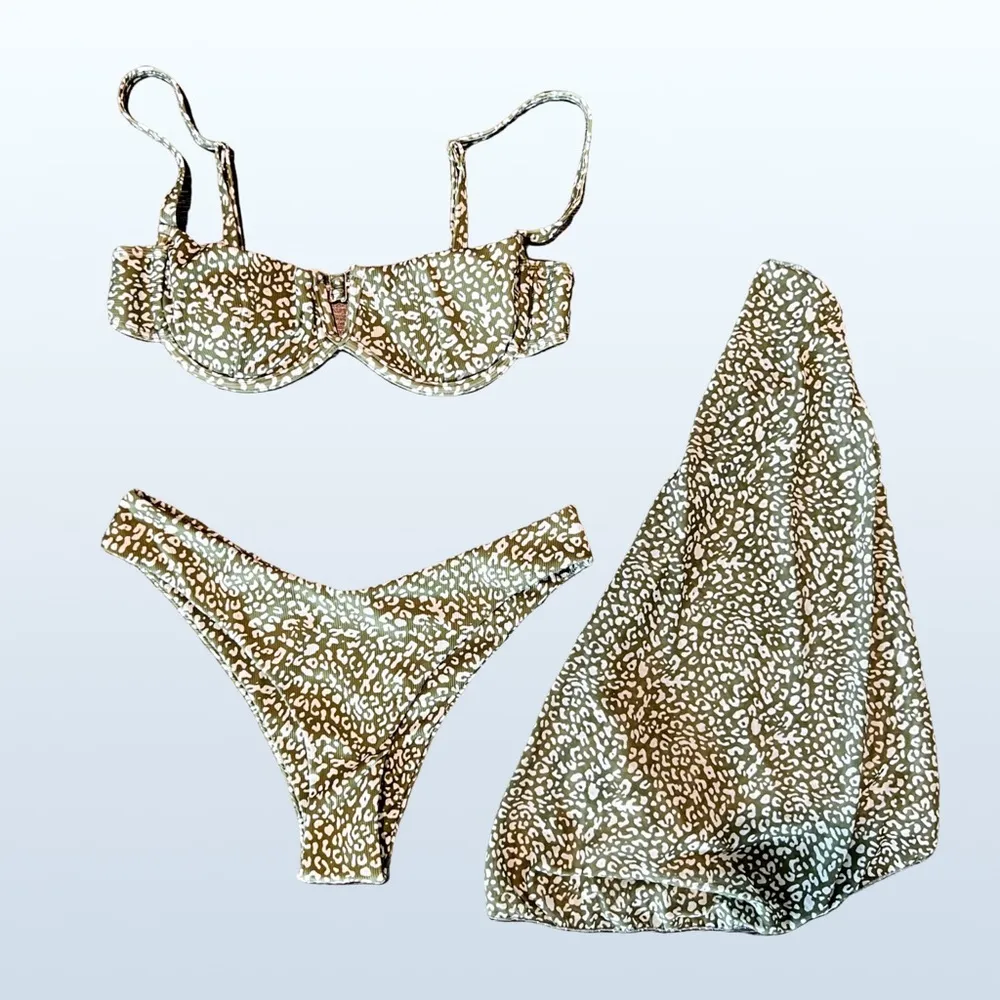 New  3-Piece Leopard Print Bikini Set with Sarong, Size M. - Image 8