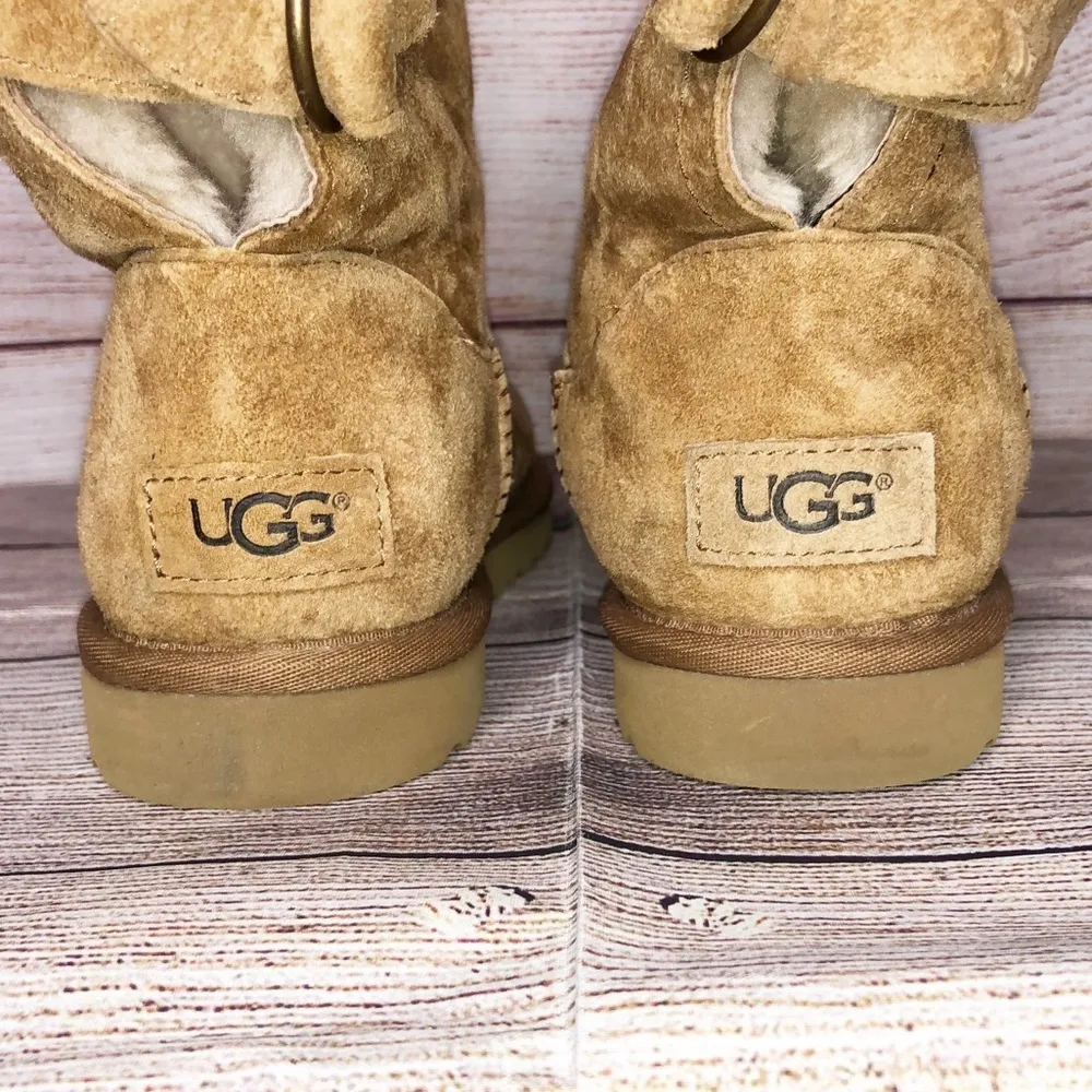 UGG Chestnut Remora Buckle Short Boots Size 6 - Image 3