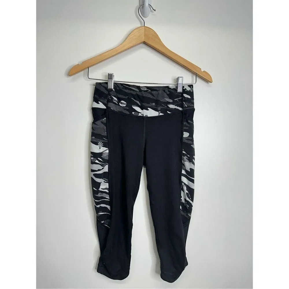 Athleta Leggins Womens Capri‎ Camouflage Print Black/White Size XS - Image 6