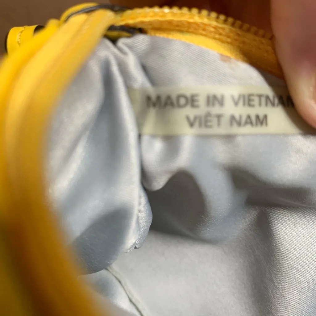 Coach Ashely Sunflower Yellow Wristlet EUC - Image 4