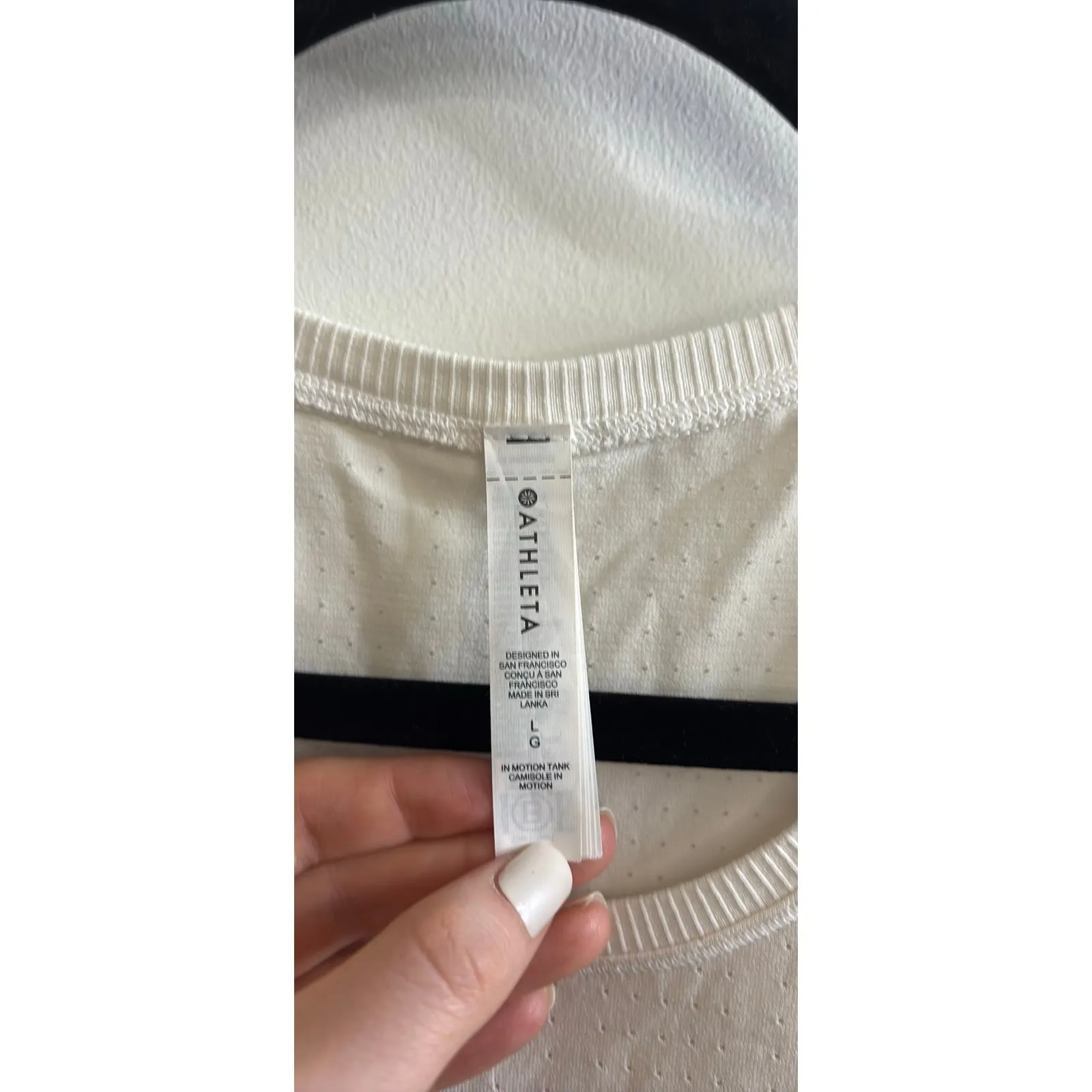 Athleta  Tank Top Womens Large White In Motion Seamless Perforated UPF 40+ - Image 4