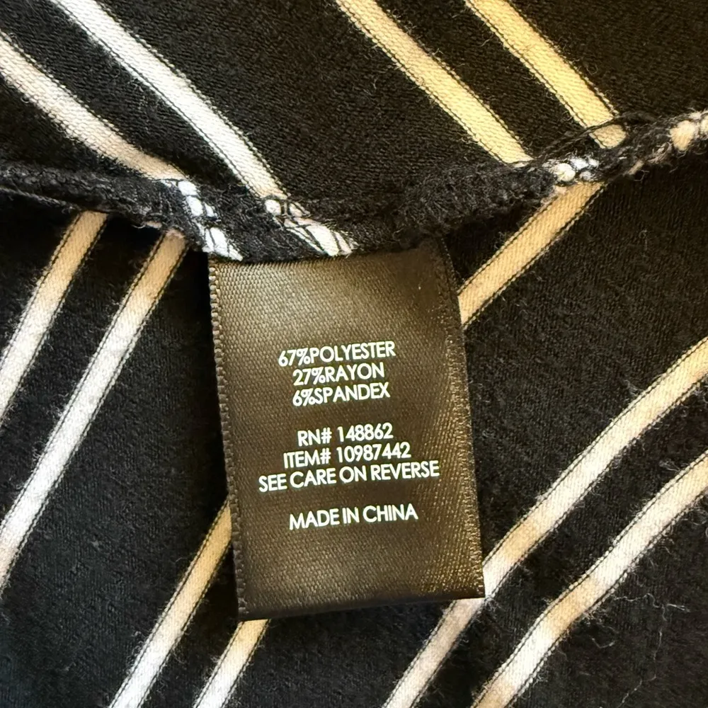 Torrid Black and White Striped Shirt 
 Size 3 - Image 4