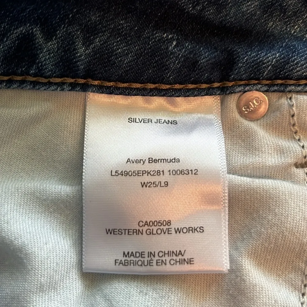 Silver Jeans Avery Bermuda High Rise Shorts Size 25 - Image 11