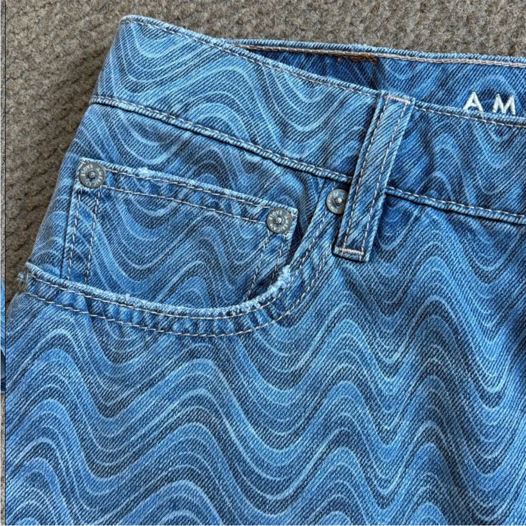 NWOT American Eagle Highest Rise 90s
Boyfriend Shorts Wave Pattern Blue Size 6 - Image 5