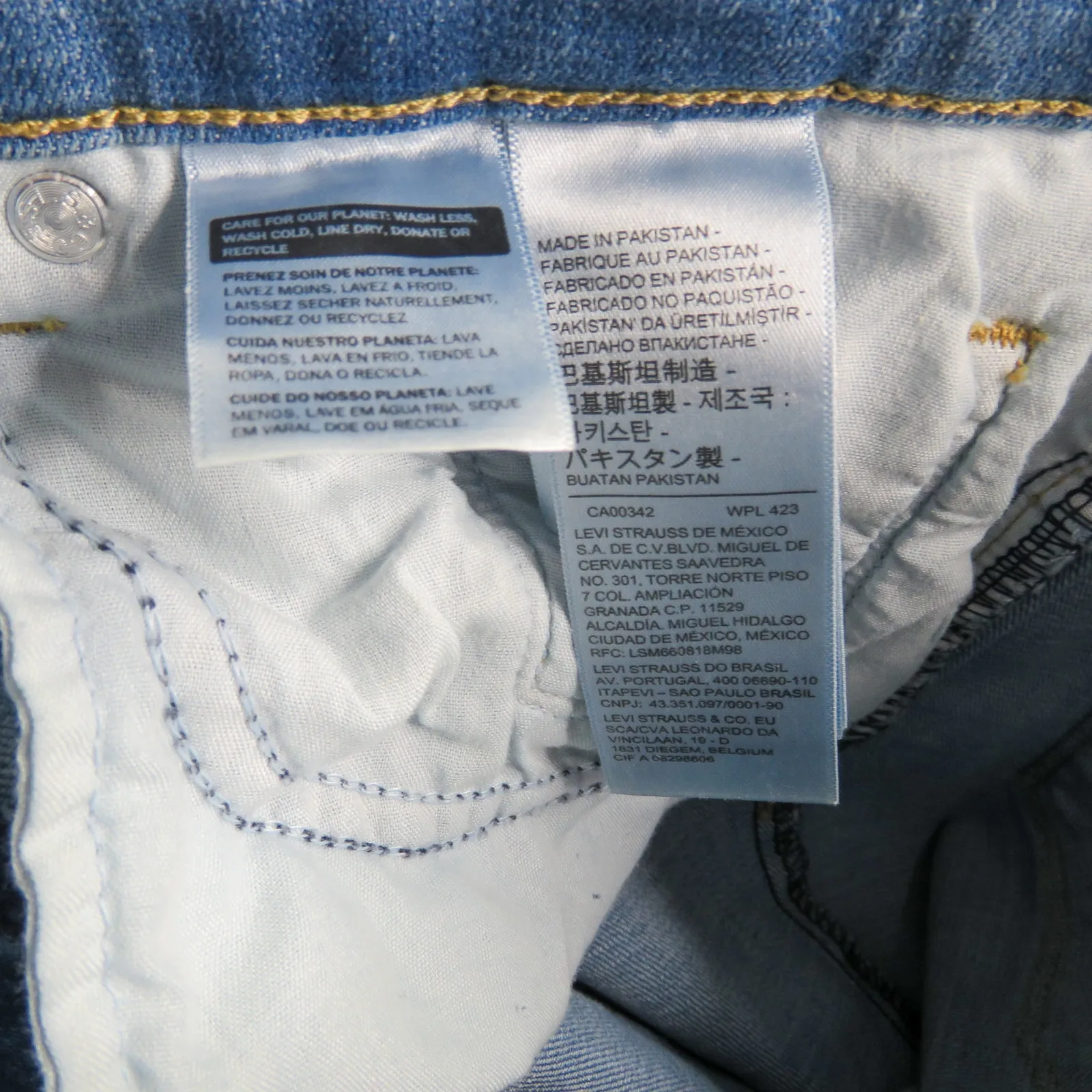 Levi's Classic Straight Leg Jeans Mid Rise Size 4 Waist 27" - Image 5