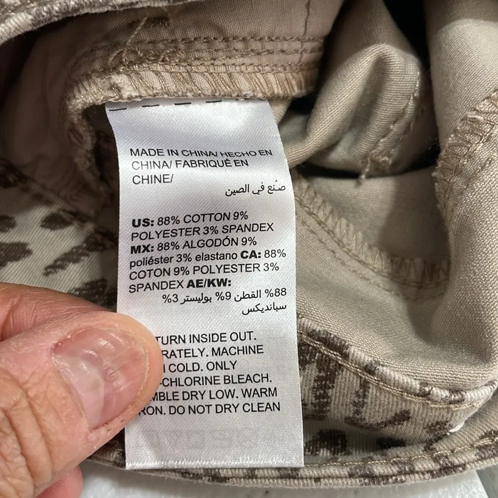 White House Black Market Beige Mid-Rise Leopard Crop Jeans size 4 - Image 8