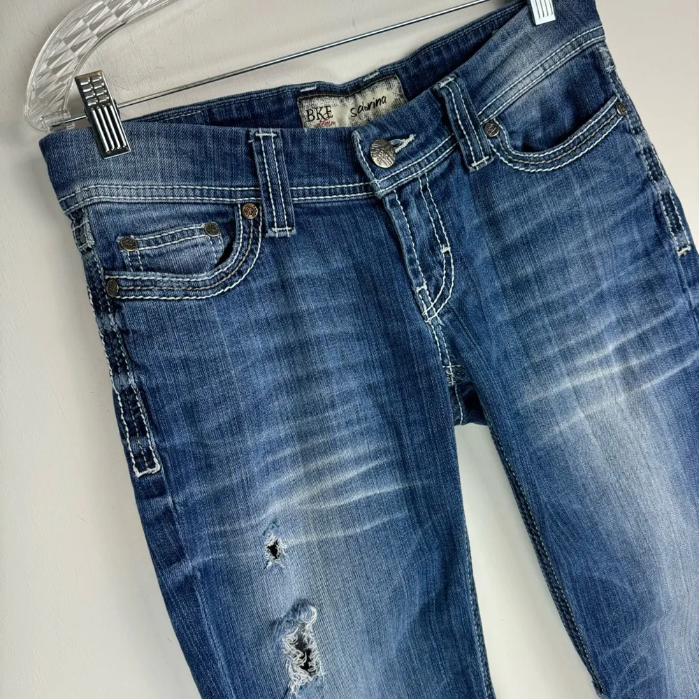 BKE Buckle Sabrina Bootcut Jeans Sz 27 Distressed Womens Embroidered Pockets - Image 5