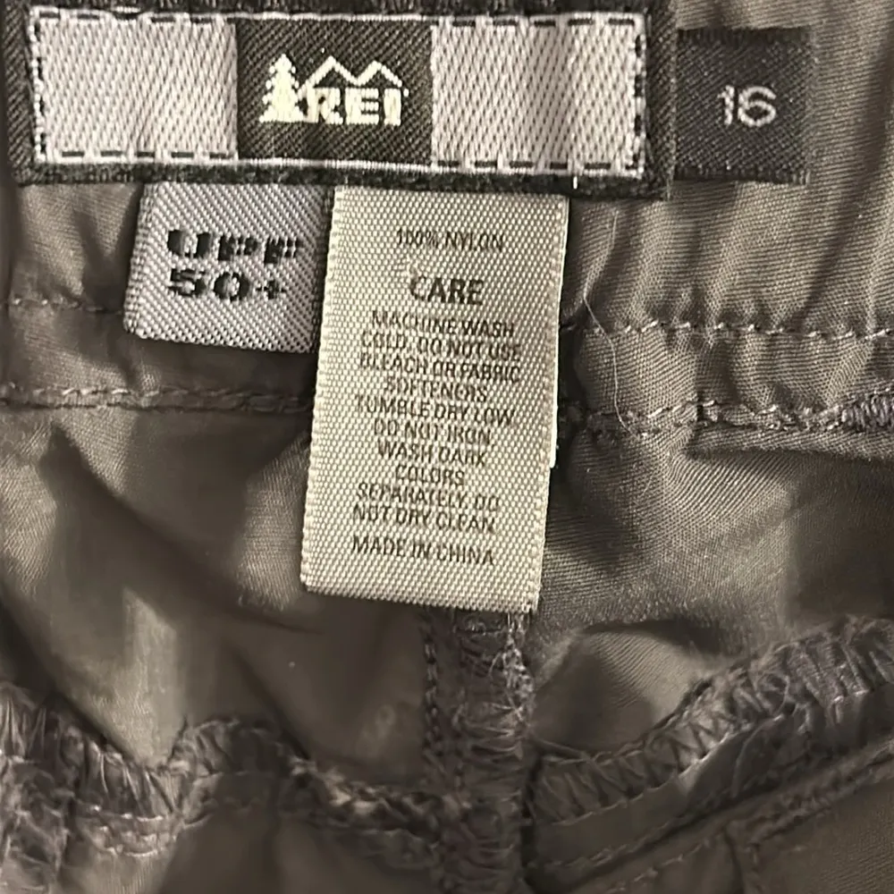 REI CONVERTIBLE  NYLON CARGO  HIKING PANTS WOMEN’S SIZE 16 GRAY  9 POCKETS - Image 3