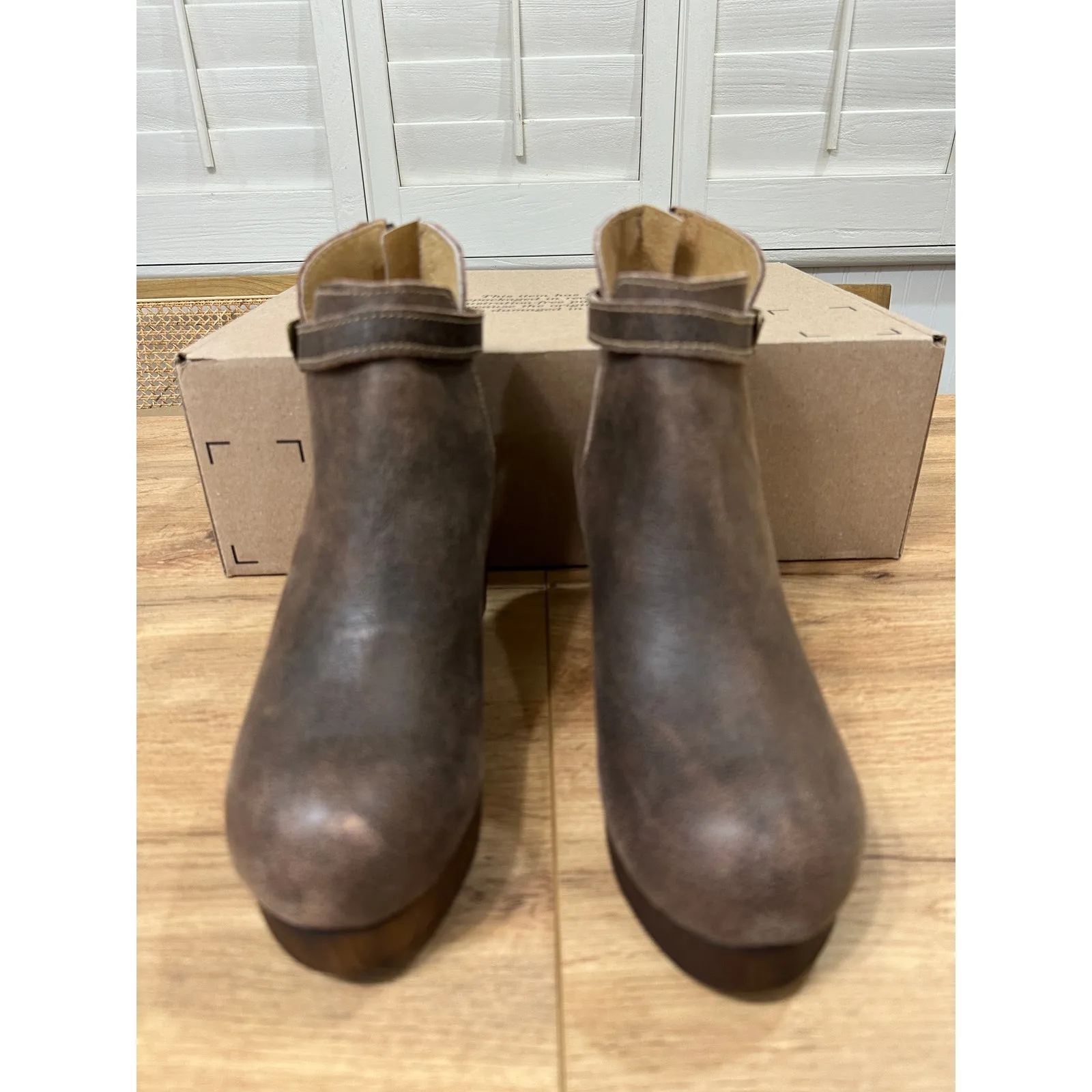 Californians Jordyn Wedge Boots Dark Brown Leather Size 10 NWOB Versatile Comfy - Image 4