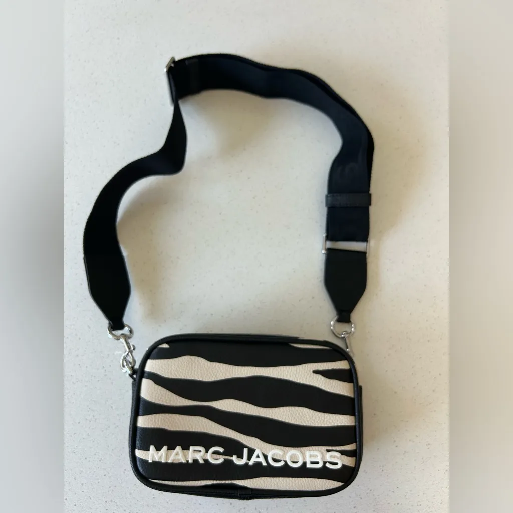 MARC JACOBS Zebra Print Bold Flash Camera Bag Crossbody Purse NWOT - Image 2