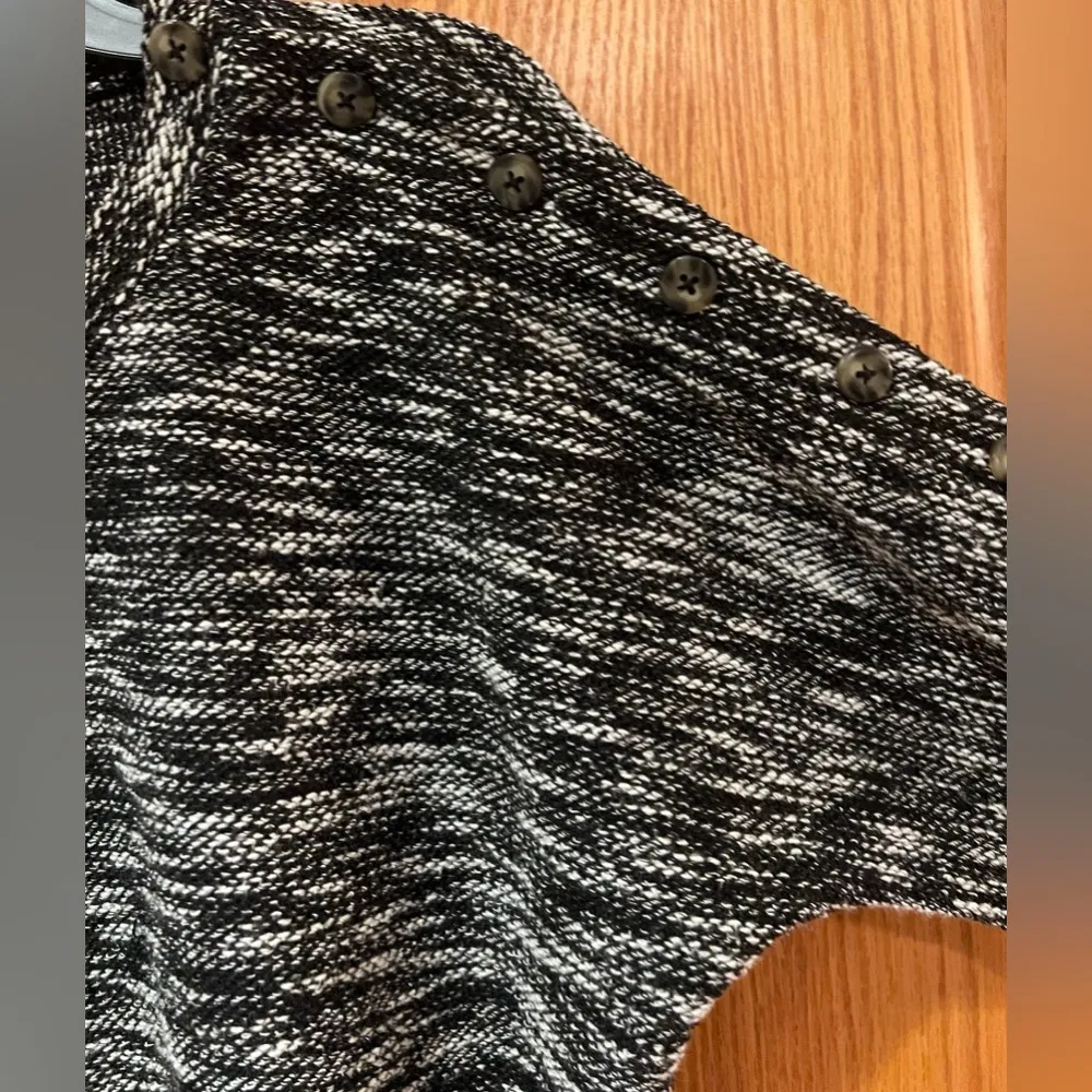 Madewell Asymmetrical Button-Shoulder Wide Sleeve Sweater in True Black Sz Small - Image 7