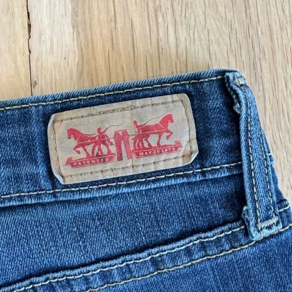 Levi’s 518 Superlow Dark Jeans Size 32 Blue - Image 7