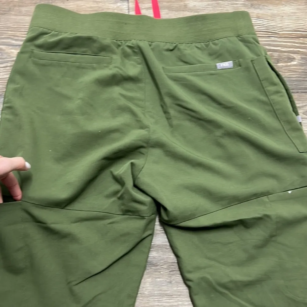 (2) size medium scrub pants - Image 5