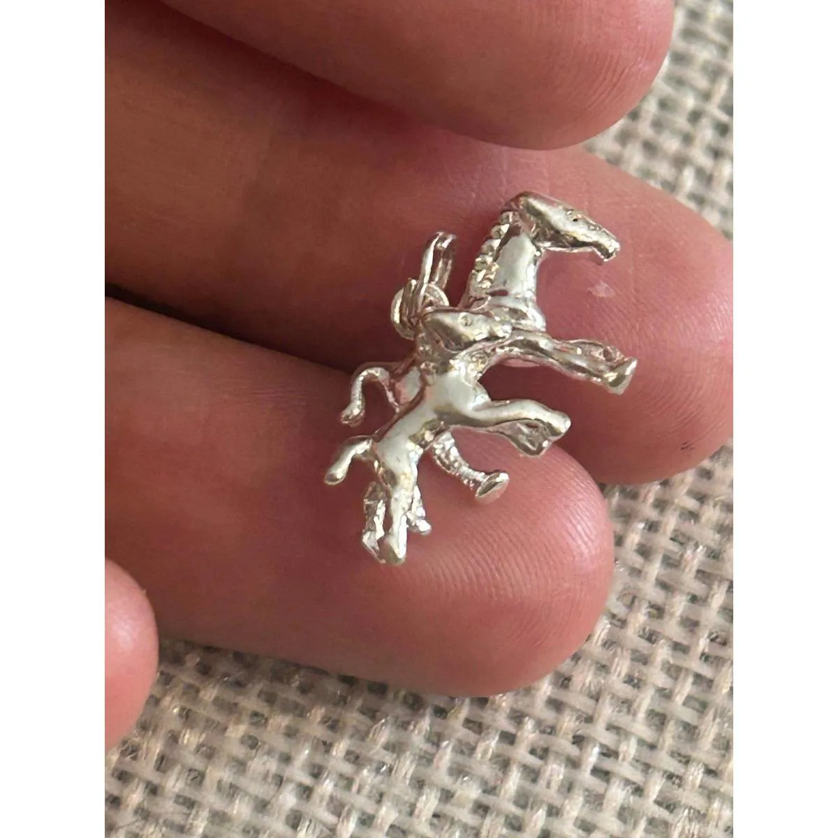925 sterling silver mama horse and baby pendant a412 Gray - Image 2