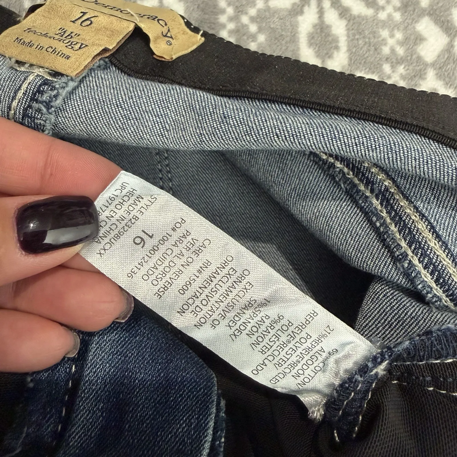 Democracy‎ Ab Solution Jean Distressed Raw Hem Stretch Size 16 - Image 4