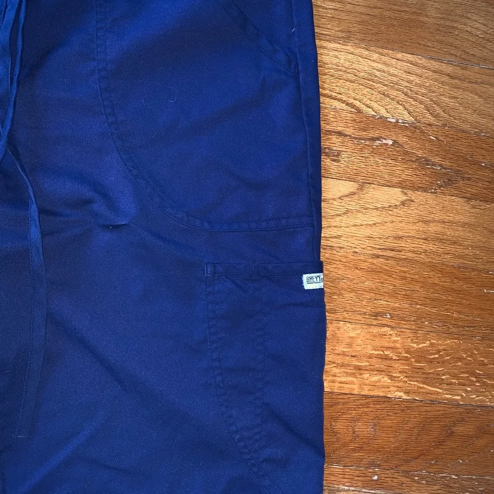 Greys Anatomy navy scrub bottoms XS - Image 3