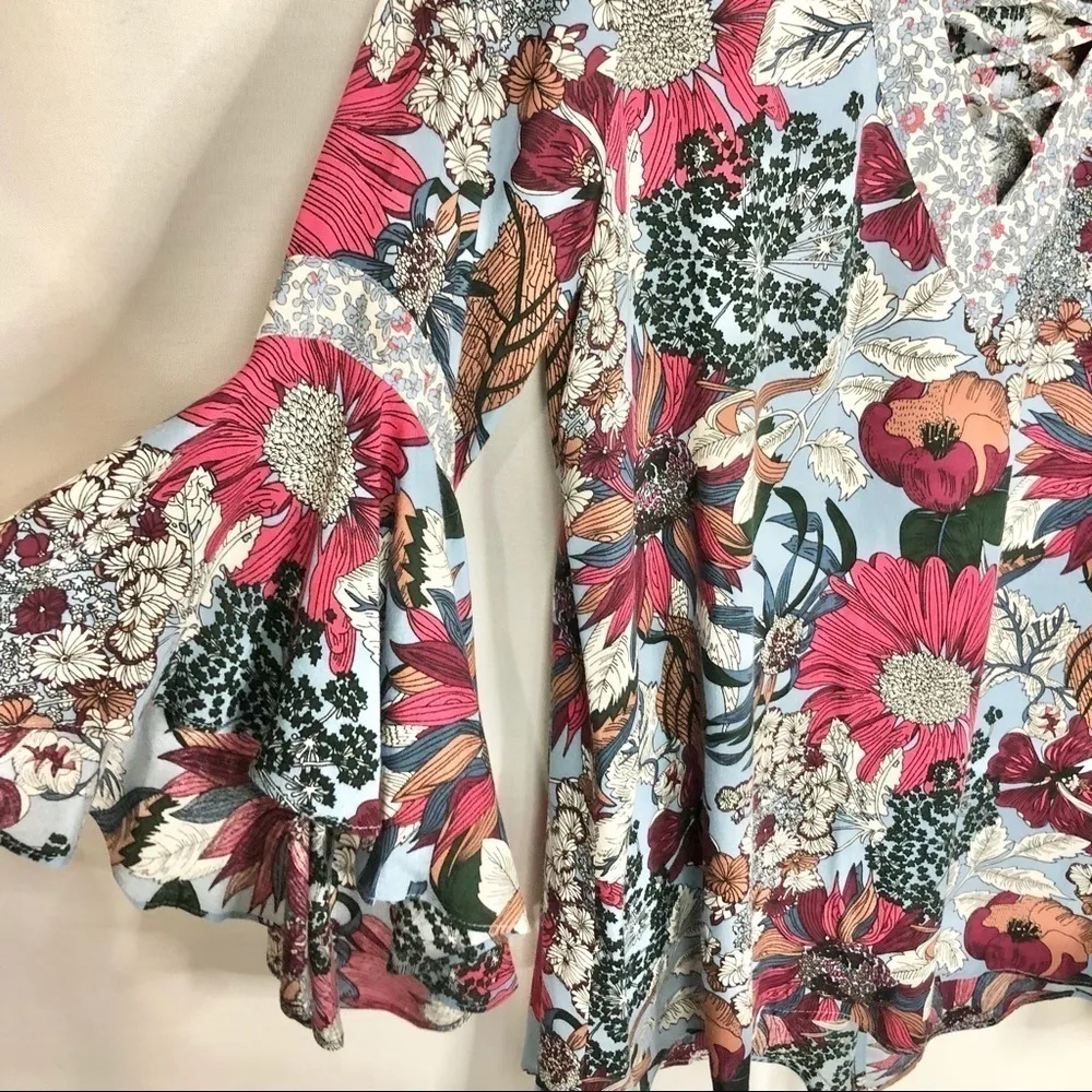 Jodifl Blue Floral Boho V-Neck Split Back Bell Sleeve Long Sleeve Top M - Image 5