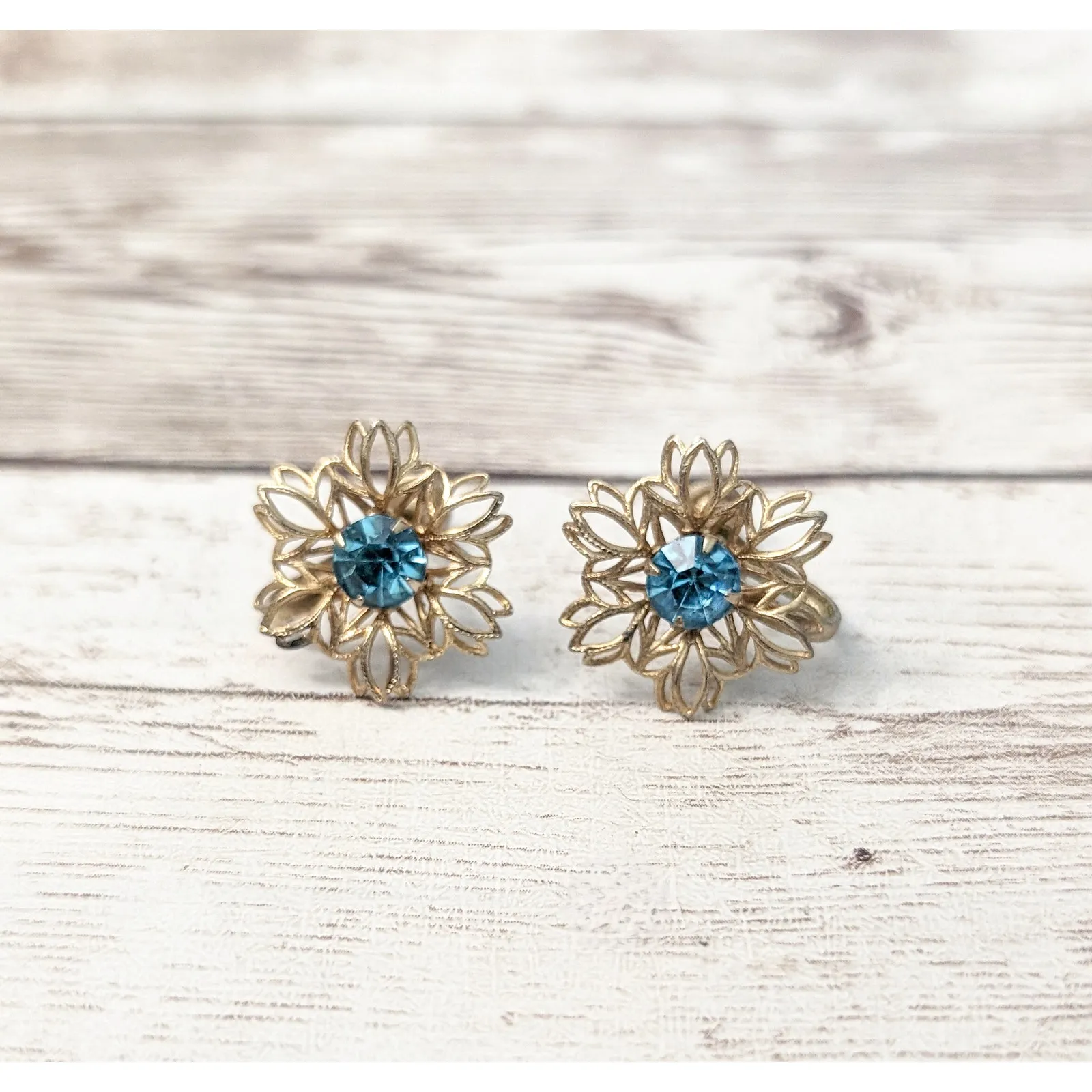 Vintage Screw On Earrings Gold Tone Flower with Bright Blue Gem - Image 5