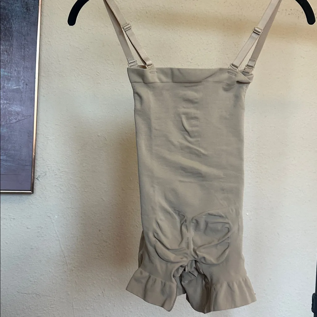 NEW Skims Seamless Sculpt Strapless Shortie Bodysuit Size S NWOT - Image 8