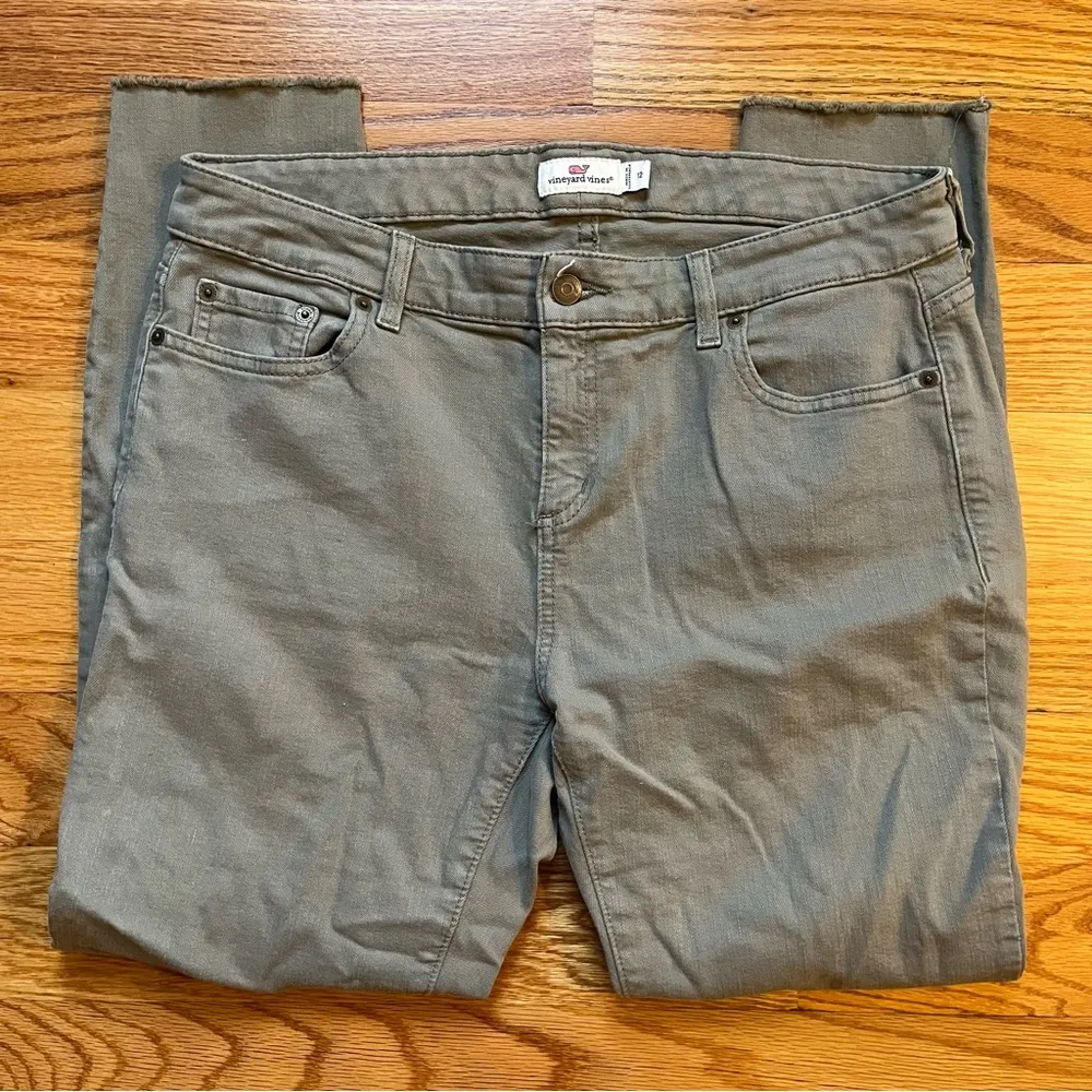 Vineyard Vines Women's Olive Jeans size 12 - Image 2